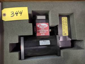 lot 344 image: Dwyer GFC-1145-24VDC Mass Flow Cont...