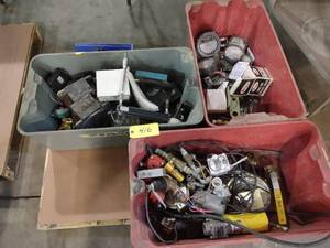 lot 416 image: Pallet Assorted Variacs, Gauges, & ...
