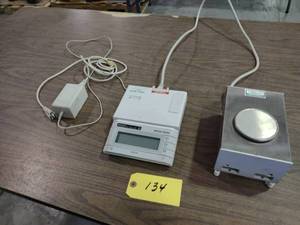 lot 134 image: Mettler Toledo SAG204 Digital Scale...