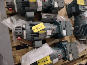 lot 423 image: Baldor 1 hp. 208418 Three Phase Mo...
