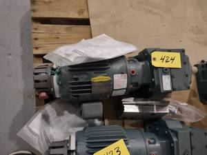 lot 424 image: Baldor 1 hp. 208418 Three Phase Mo...