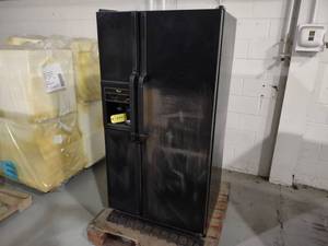 lot 444 image: Whirlpool Refrigerator, Works...