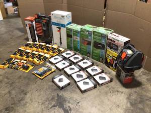 lot 21 image: Assorted lot of household goods and Misc items  - Good Condition - Review all pictures