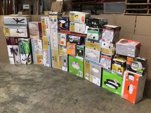 lot 24 image: Mix lot of Ceiling Fans and Light Fixtures and Other Lights - Review all pictures - Customer Returns