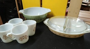 lot 366 image: Collection Of Vintage Pyrex