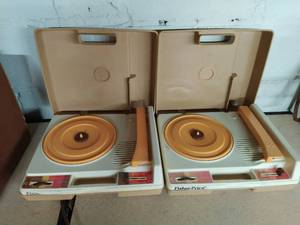lot 385 image: Three Vintage Electronics