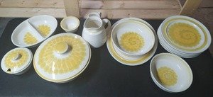 lot 300 image: Vintage Franciscan Earthenware Set