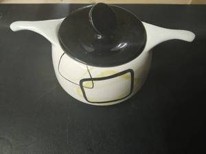 lot 301 image: Vintage Red Wing Smart Set Lidded Casserole Dish With Handles
