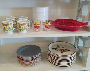 lot 310 image: Collection of Vintage Dishes
