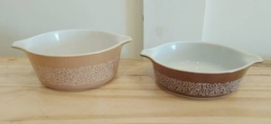 lot 314 image: Two Vintage Pyrex Woodland Brown Casserole Dishes