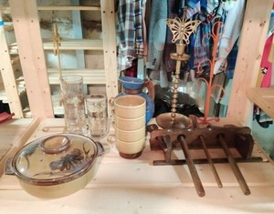 lot 349 image: Collection Of Kitchen Items And Books