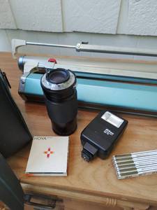 lot 411 image: Collection Vintage Camera Equipment & Projector Screens