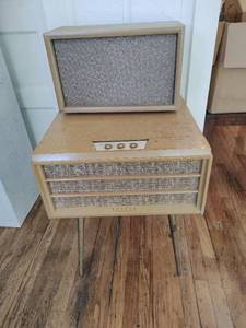 lot 414 image: Philco Stereophonic