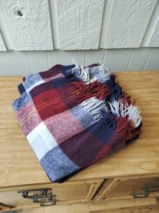 lot 429 image: Vintage Faribo Plaid Blanket