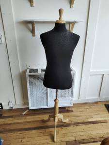 lot 430 image: Mannequin