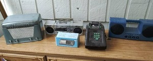lot 438 image: Collection of Vintage Electronics