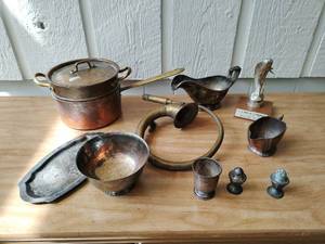 lot 460 image: Collection of Metal Dcor Items