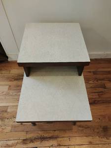 lot 470 image: Vintage End Table