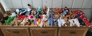 lot 209 image: Huge Collection of Beanie Babies