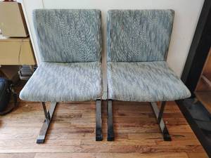 lot 212 image: Pair of Vintage Upholstered & Chrome Chairs