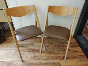 lot 10 image: Pair of MCM Folding Chairs by Stakmore Co Inc