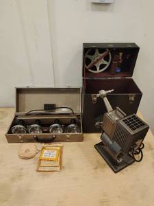 lot 233 image: Vintage Kodascope Eight-90A Projector & GE Movie Bar Lights