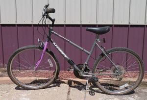 LADYS HUFFY 18 SPEED