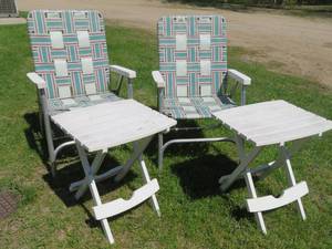 2 RETRO WOVEN LAWN CHAIRS  2 FOLDABLE TABLES