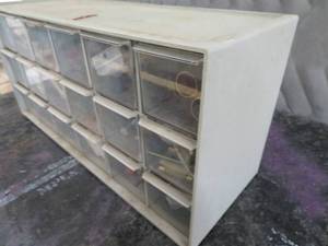 18 DRAWER HEAVY DUTY PLASTIC STORAGE BOX.