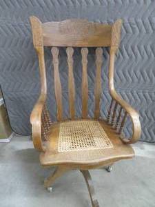 OAK VINTAGE OFFICE CHAIR