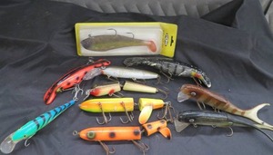 10  FISHING TACKLE DECOYS  MUSKY LURES