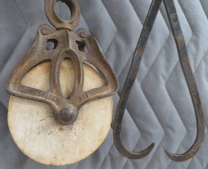 LOUDWEN A21 WOOD  CAST IRON PULLY  ICE TONG