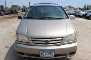 2002 Toyota Sienna LE - 2 Owners -