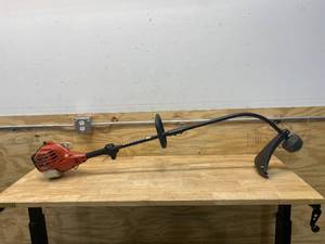 lot 5 image: HOMELITE UT33600A 2-Stroke 26 cc Curved Shaft Gas Trimmer