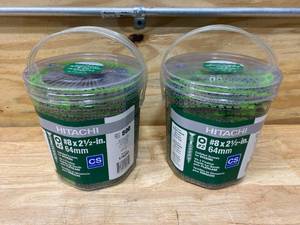 lot 36 image: HITACHI Lot of 2 Buckets of-  17825B 8 x 2-12 DECK GG CLS.8M (collated screws for decking)