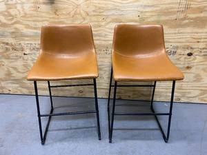lot 87 image: Set of Two KitchenBarLounge Chairs