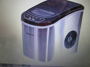Magic Chef Countertop Ice Maker - S...