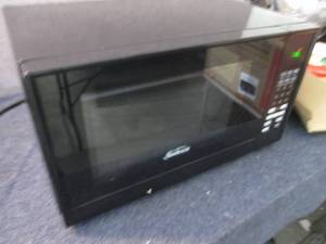 Sunbeam 0.7 Cu. Ft. 700-Watt Counte...