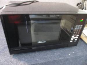 Sunbeam 0.7 Cu. Ft. 700-Watt Counte...