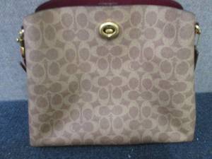 Coach Willow Shoulder Bag � Tan op...