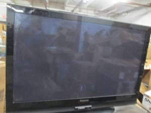 panasonic 50 inch viesa tv powers o...