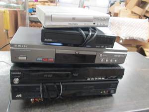 5 dvd players all power on no furth...