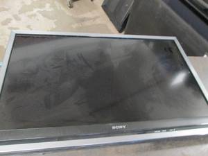 sony bravia 40 inch tv powers on ...
