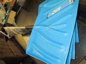 7 18 inch snow shovels ...