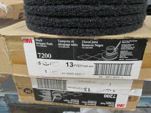 2 cases of 3m black stripper pads 1...