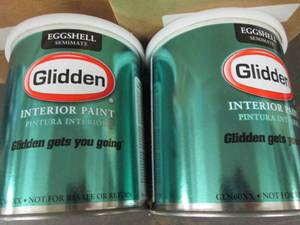 2 quarts of glidden interior  paint...