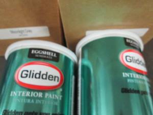 2 quarts of glidden interior  paint...