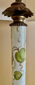 lot 57 image: Lovely Leaf Themed Table Lamp