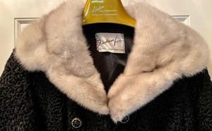 lot 71 image: Fine Friedman Furs Coat