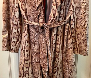 lot 4 image: Gorgeous Gucci Animal Print Robe